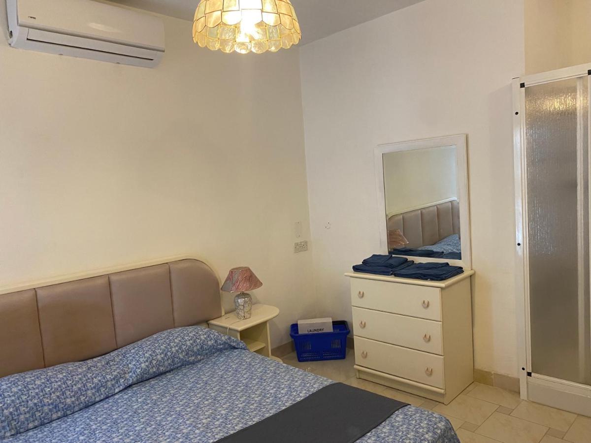 Sea Front Apartment At Mellieha Bay, Malta! Buitenkant foto