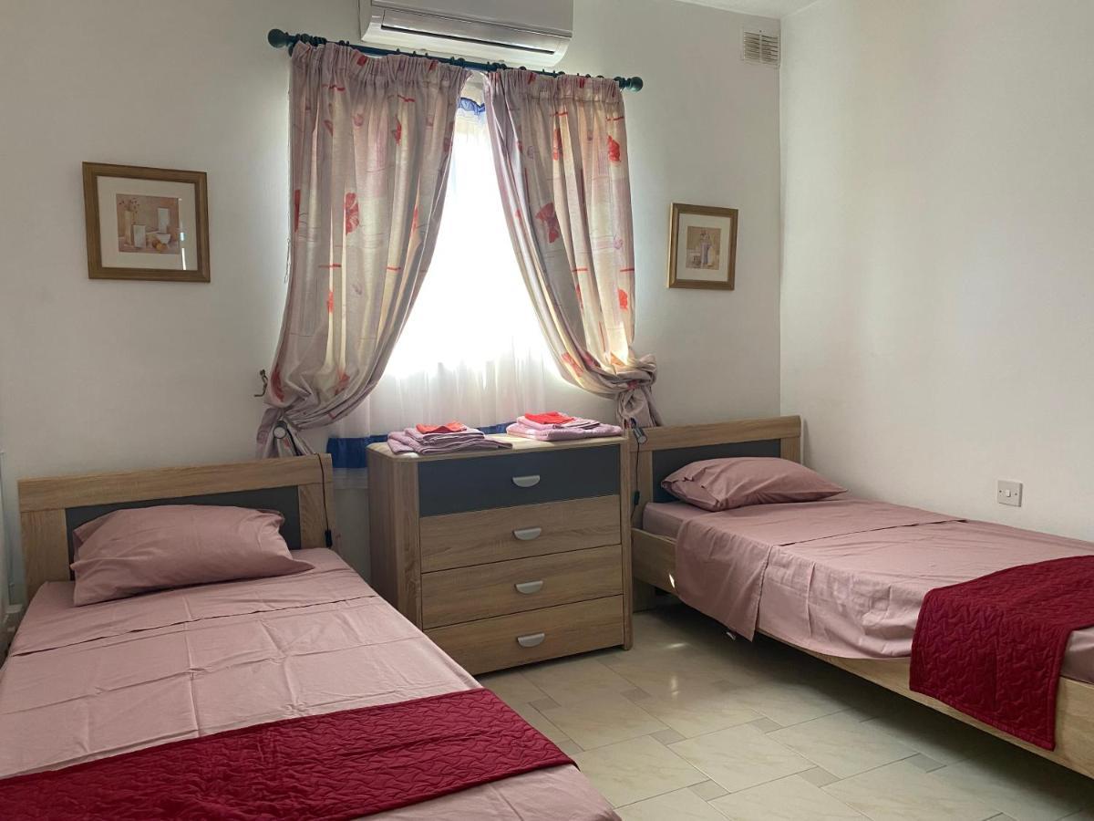 Sea Front Apartment At Mellieha Bay, Malta! Buitenkant foto