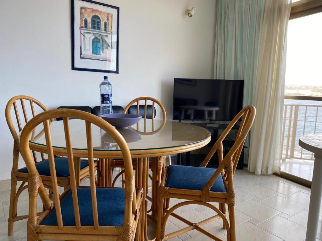Sea Front Apartment At Mellieha Bay, Malta! Buitenkant foto